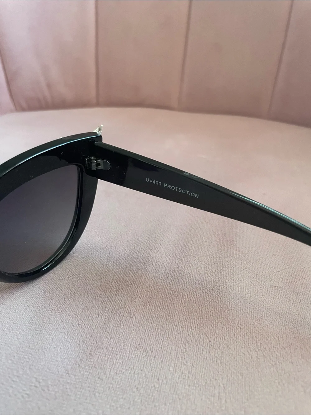 Cat-eye Black Sunglasses w Bat Wings